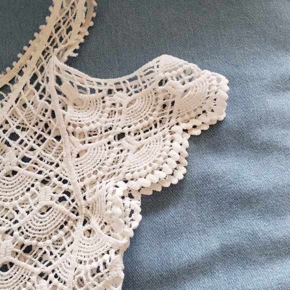 🏝 BCBG Max Azria cute white cotton top size S/M - Picture 3 of 6